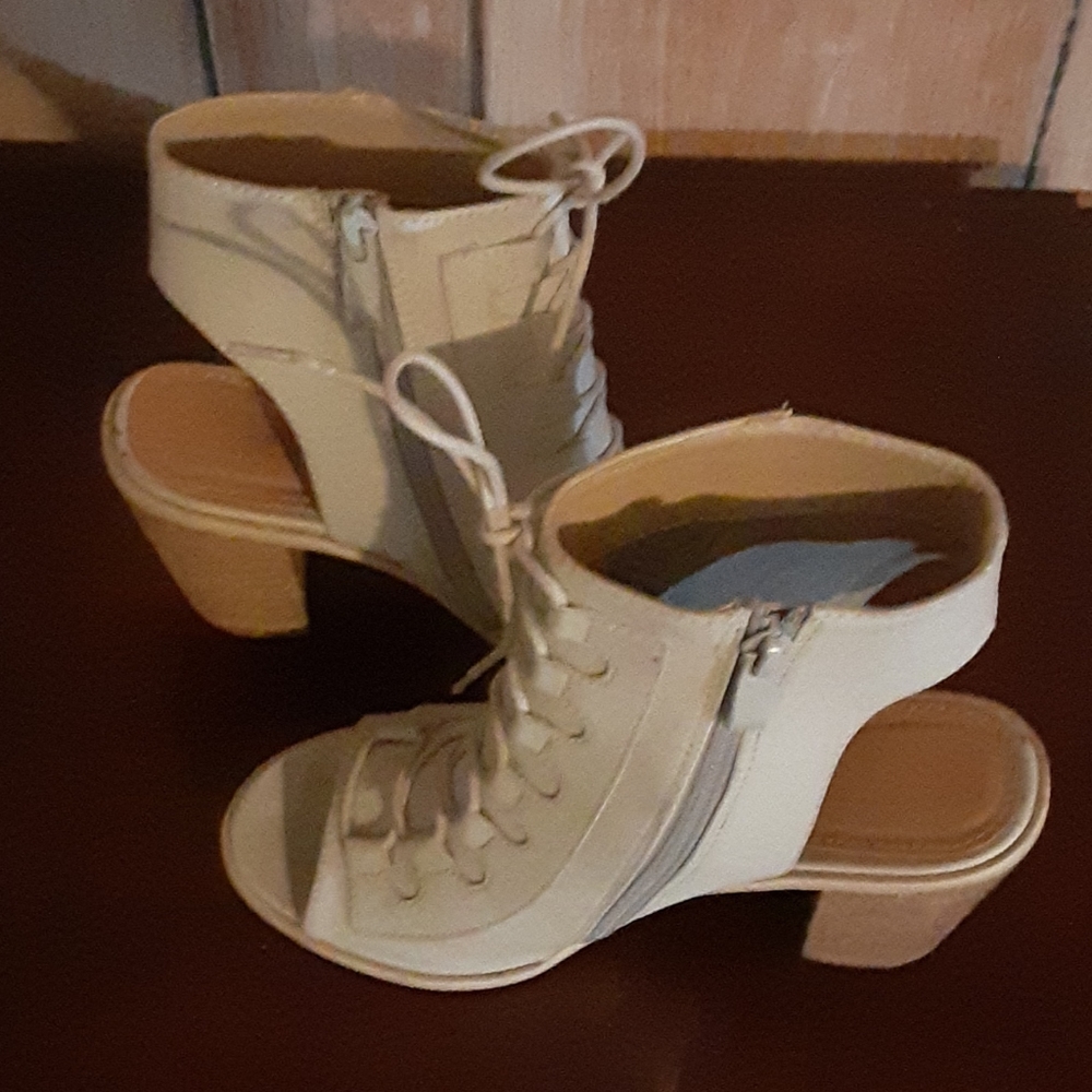 Very Volatile Lace Up Open Toe Boot Size 7